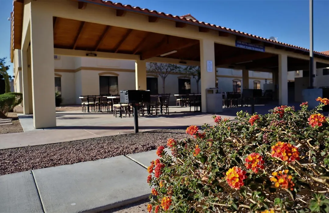 Oasis Inn & Suites 29 Palms Hotel Joshua Tree National Park-1