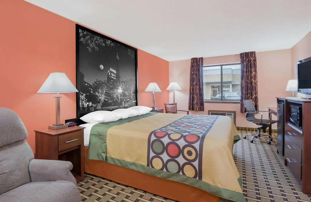 Super 8 By Wyndham Shelbyville-1