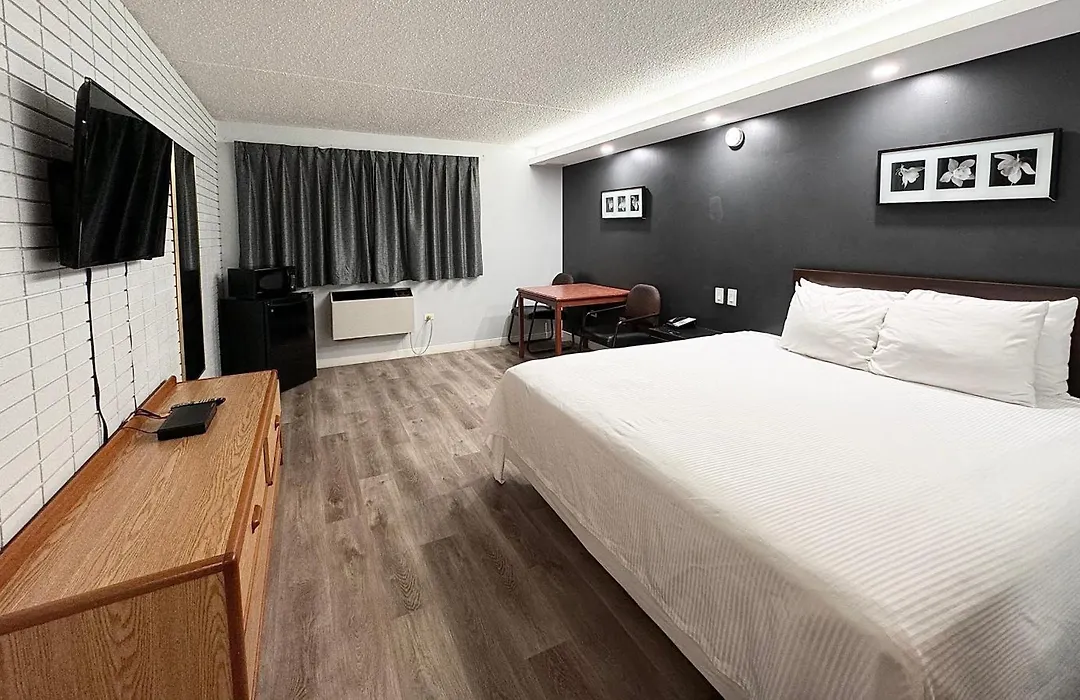 Travelodge By Wyndham Winnipeg Airport-1