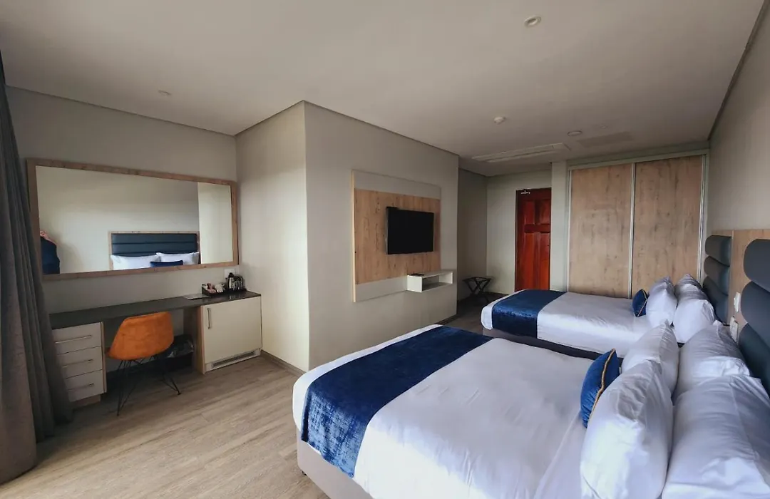 12 Oceans Hotel And Conference Centre-1
