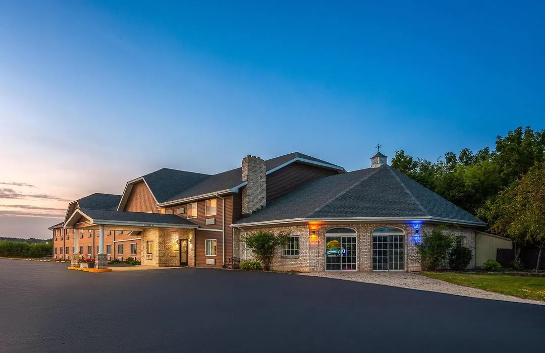 Days Inn & Suites By Wyndham Kaukauna Wi-1