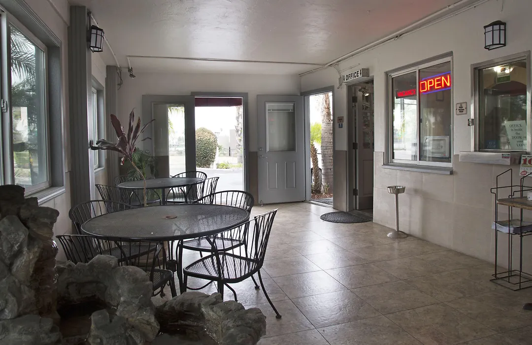Harbor Inn & Suites Oceanside Marina Camp Pendleton-1