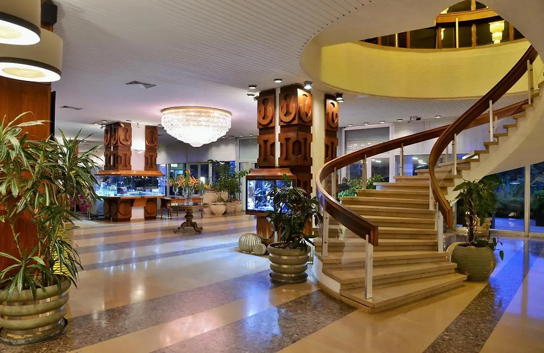 Carlton Madagascar-1