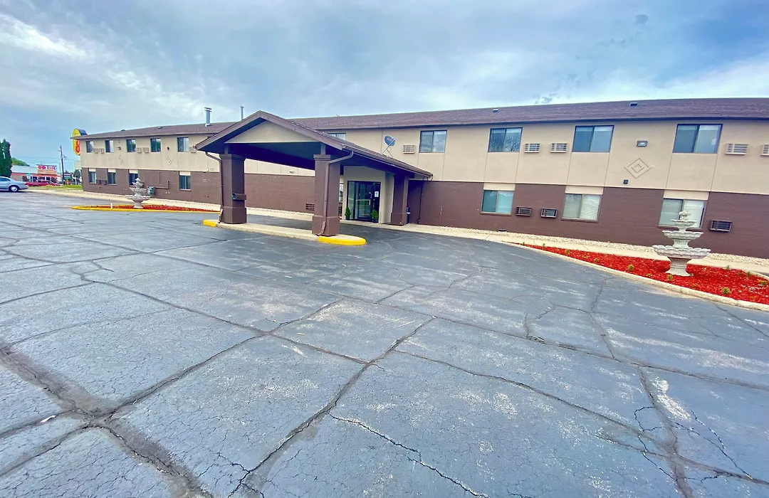 Baymont By Wyndham Oshkosh Airport-1