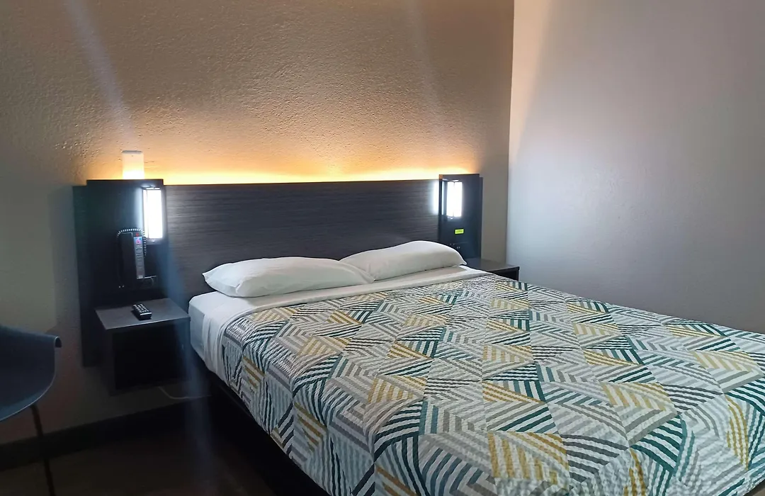 Motel 6-Fresno, Ca - Blackstone North-1