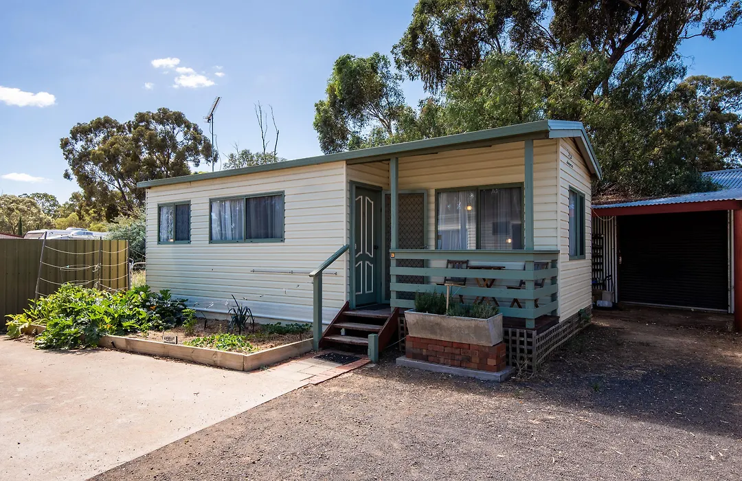 Golden Country Motel And Caravan Park-1