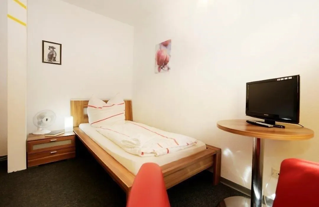 Hotel Goldener Hahn-1