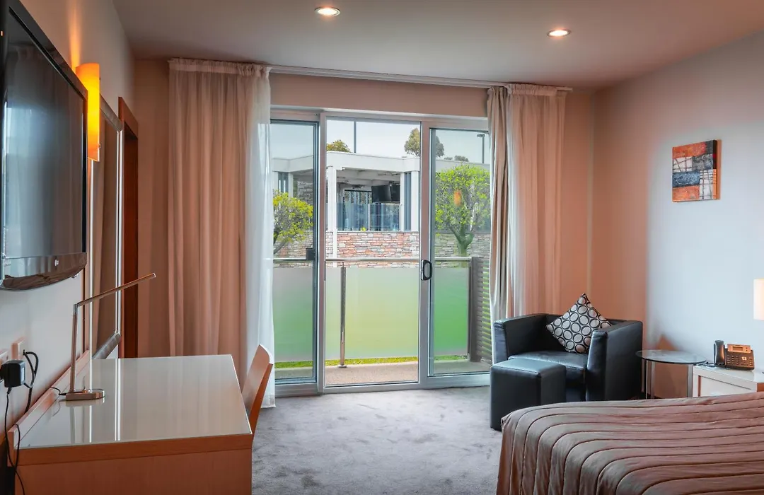 Lynbrook Hotel-1