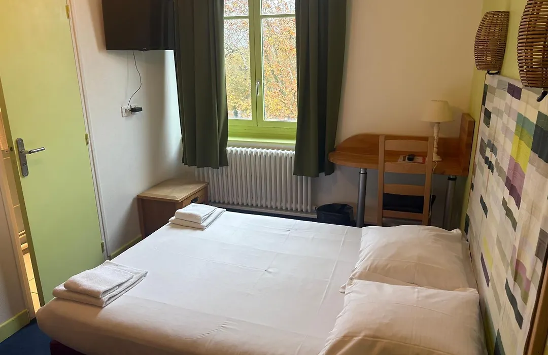 Hotel Couleurs Sud 46 Chambres Avec Ascenseur Et Restaurant Centre Ville-Gare Charleville-Mezieres-1