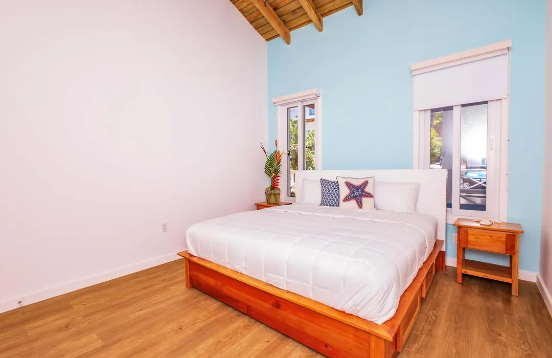 Blue Roatan Resort-1