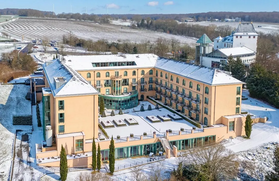 Victor'S Residenz-Hotel Schloss Berg-1