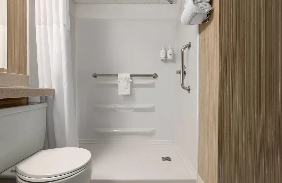 Ramada By Wyndham Grand Forks-1