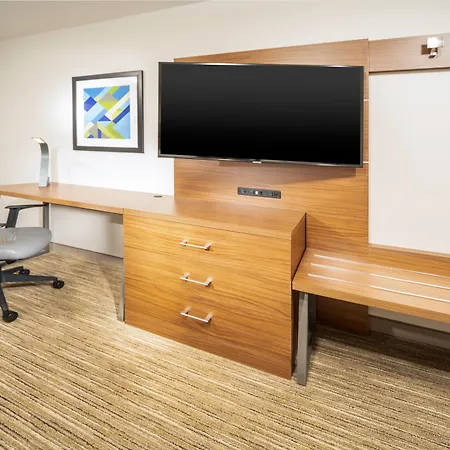 Holiday Inn Express & Suites Brevard - City Center By Ihg-2