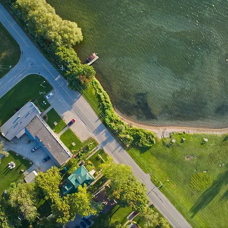 Lakeside Inn-2