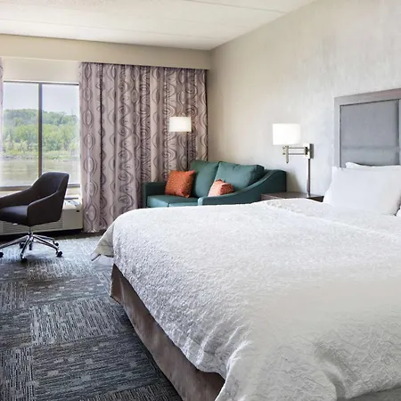 Hampton Inn Council Bluffs-3