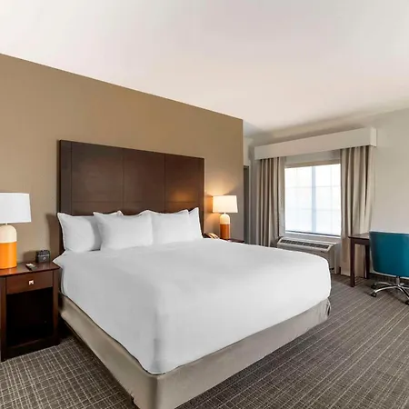 Comfort Inn & Suites Verona At Turning Stone Resort Casino-2