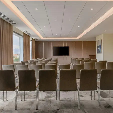 Ac Hotel By Marriott Saint-Julien-En-Genevois-2
