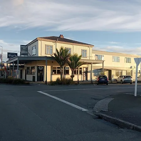 Cosmopolitan Hotel, Pub, Restaurant And Gaming Room-2