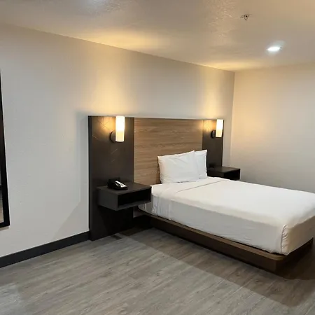 Rodeway Inn & Suites Rancho Mirage - Palm Desert Area-2