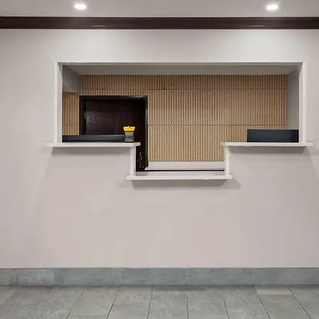 Days Inn & Suites By Wyndham Kaukauna Wi-2