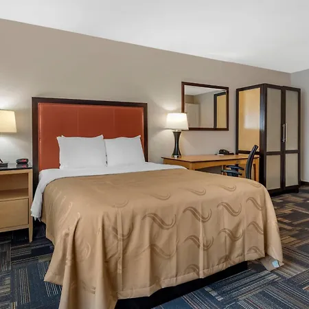Quality Inn & Suites Evansville Downtown-2