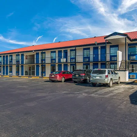 Rodeway Inn Broken Bow-Hochatown-3