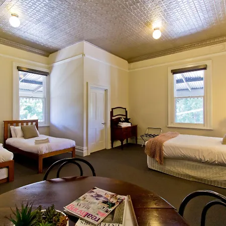 Deloraine Hotel-2
