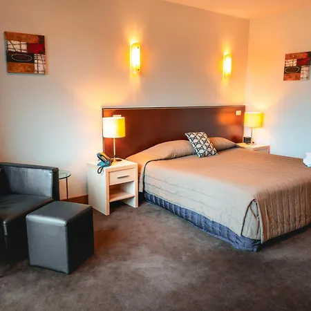 Lynbrook Hotel-3