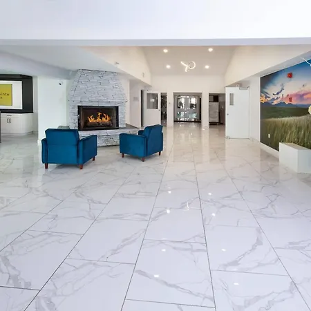 Clarion Pointe-2