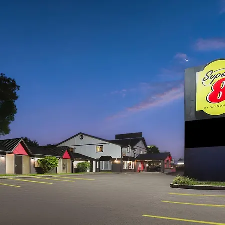 Super 8 By Wyndham Gananoque - Country Squire Resort-3