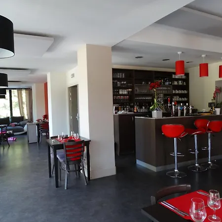 Hotel Restaurant L Echo du Lac-3