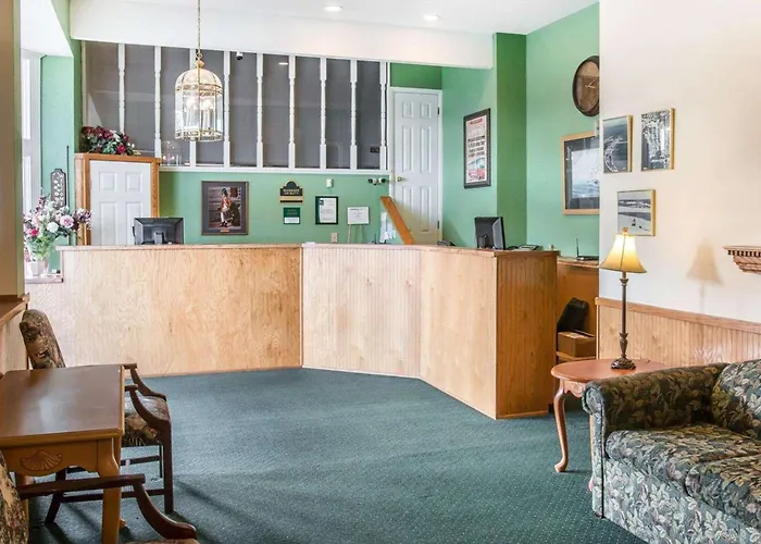 Quality Inn & Suites Mackinaw City Beachfront