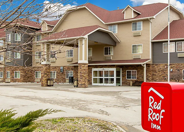 Red Roof Inn & Suites Omaha - Council Bluffs