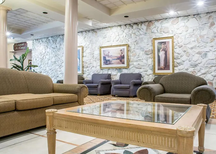 Quality Inn & Suites Palm Island Indoor Waterpark