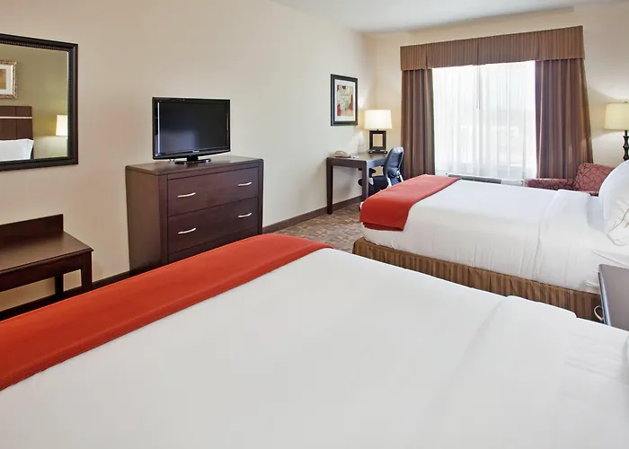 Holiday Inn Express & Suites North Topeka