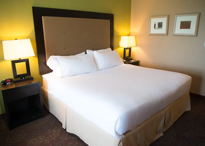 Holiday Inn Express & Suites Northwood By Ihg