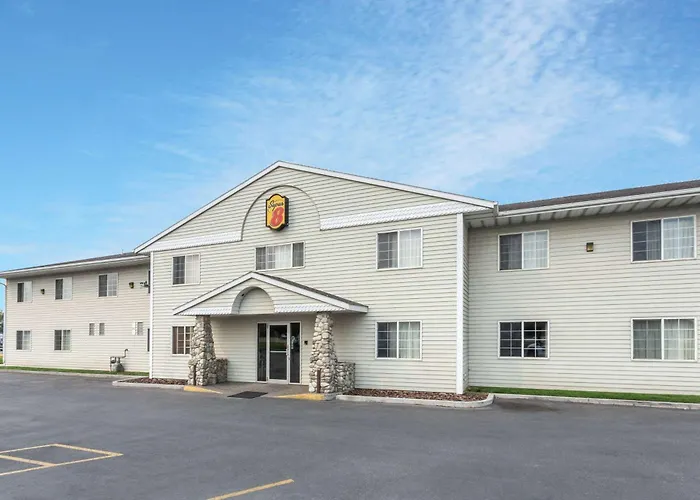 Super 8 By Wyndham Hamilton