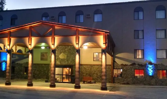 Blackstone Lodge And Suites