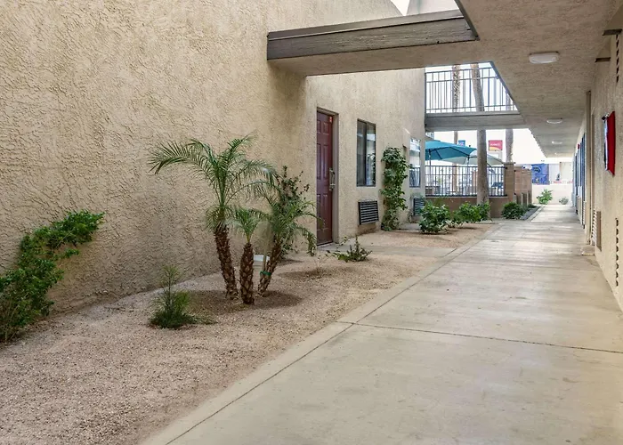 Rodeway Inn & Suites Thousand Palms - Rancho Mirage