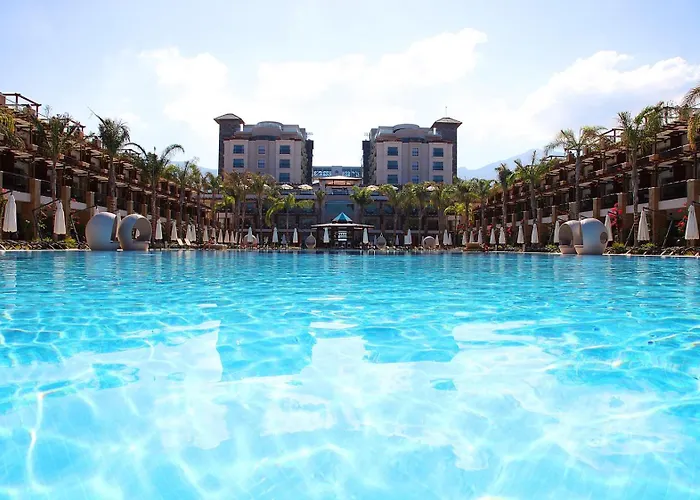 Cratos Premium Hotel Casino & Spa Kazaphani