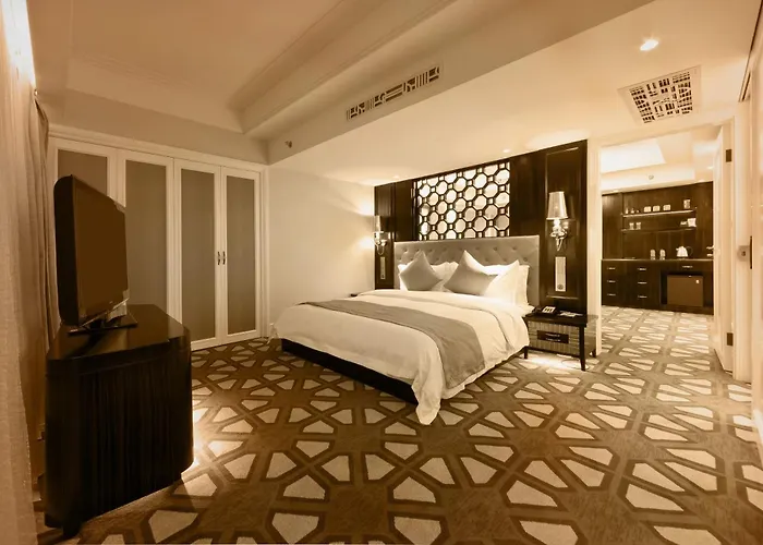 Paramount Gallery Hotel