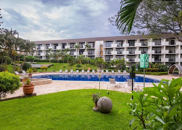 Irazu Hotel & Studios