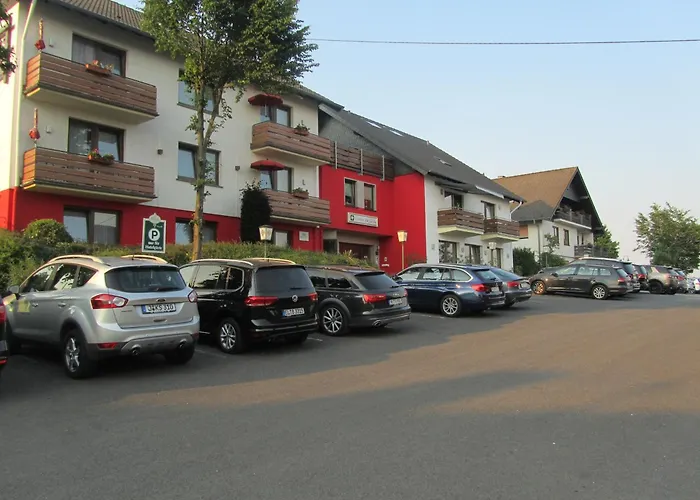 Zur Burg Nuerburg