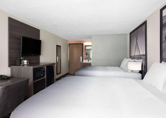Super 8 By Wyndham Conrad Hotel