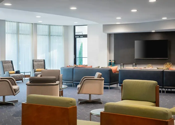 Courtyard By Marriott Providence Lincoln