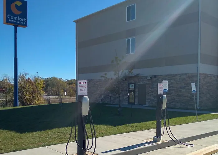 Comfort Inn & Suites Near Bethel College