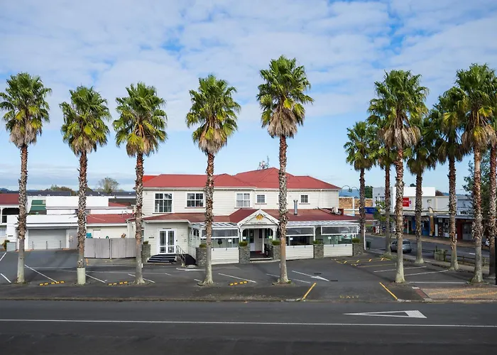 Tuakau Hotel