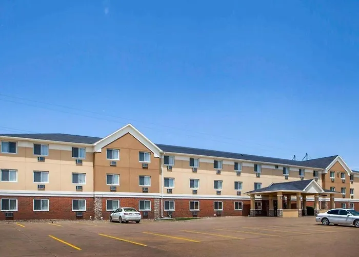Quality Inn & Suites Davenport Near I-80