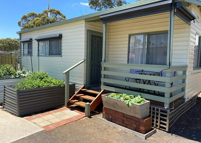 Golden Country Motel And Caravan Park