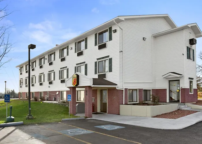 Super 8 By Wyndham Massena Ny